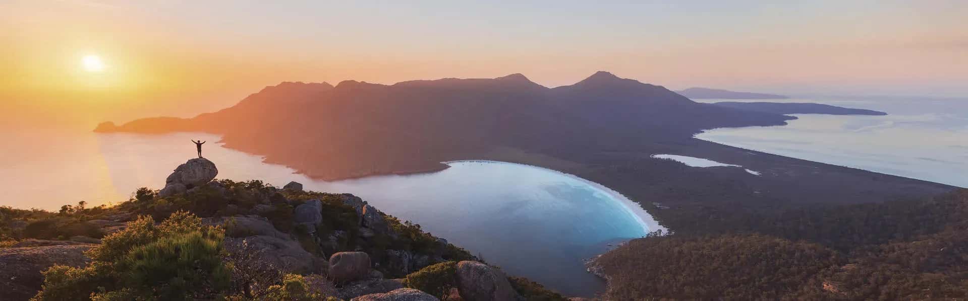 Tasmania Campers bietet in Australien eine vielseitige Flotte vom kompakten 2–3 Bett Camper bis hin zu geräumigen 4+1 Modellen für bis zu fünf Personen sowie robusten 4WD Bushcampern für Offroad-Abenteuer an.