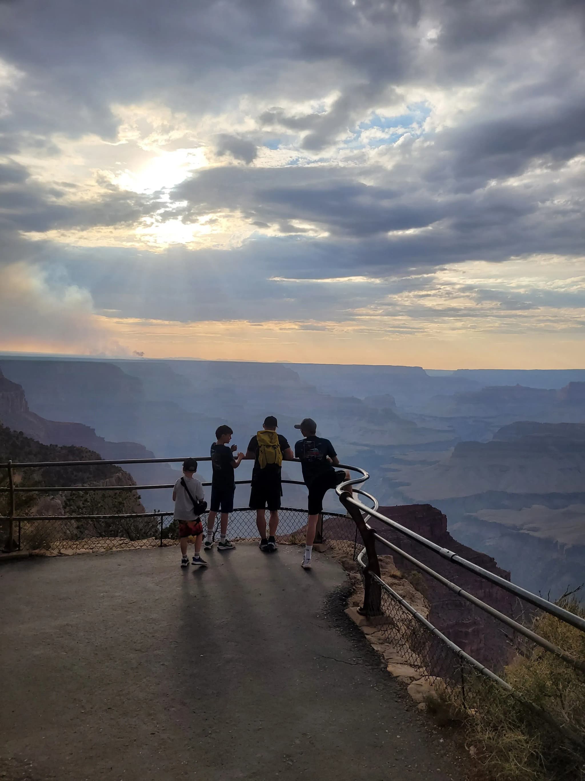 Eine Familie am Grand Canyon