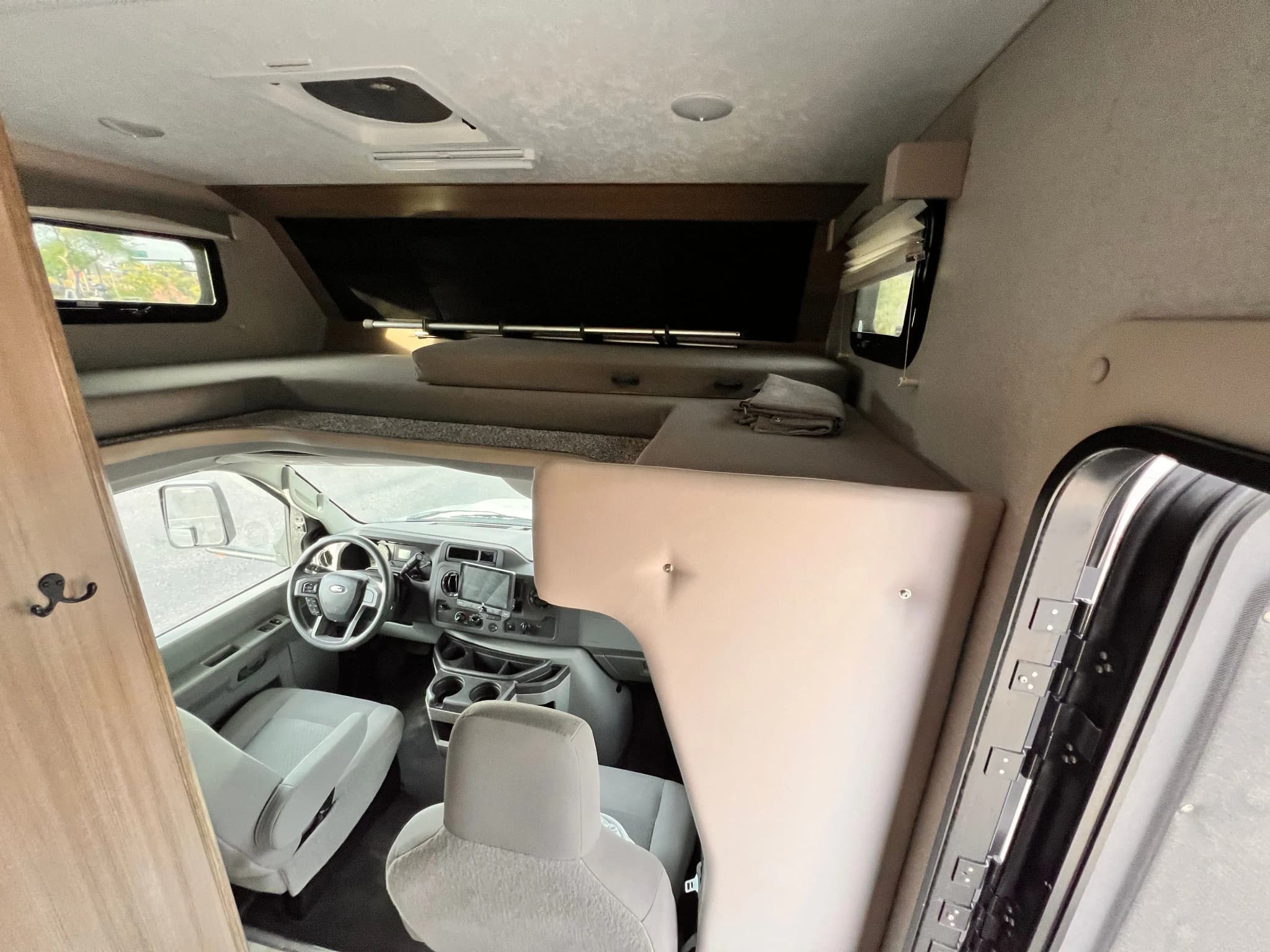 USA, Kanada, Road Camper, C Small, Alkoven Übersicht Innenraum