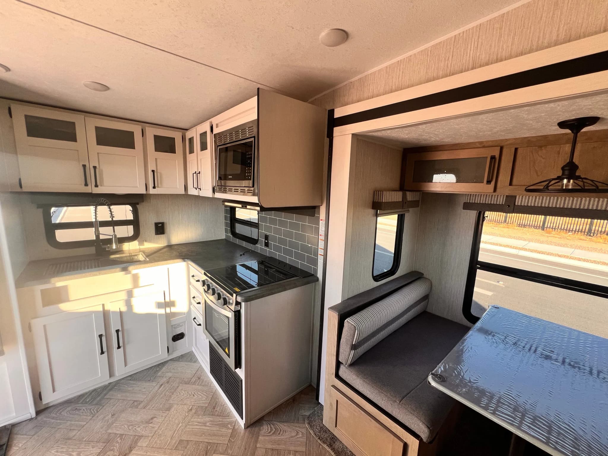 USA, Kanada, Road Camper, 5th wheel, Küche