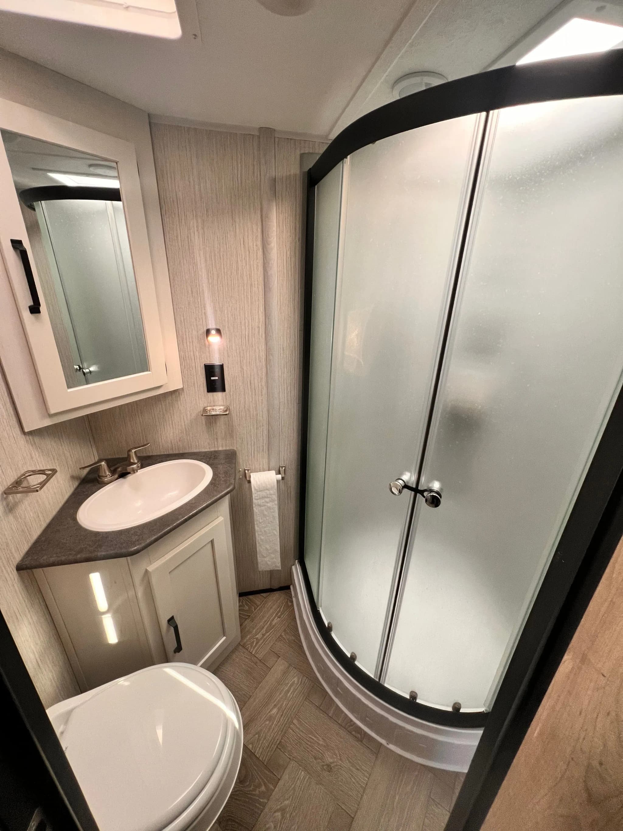 USA, Kanada, Road Camper, 5th wheel, Badezimmer