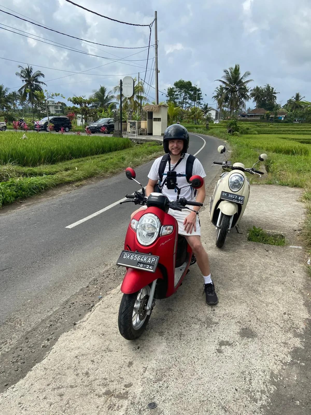 Da ich leidenschaftlich gerne reise, bin ich schon ein wenig rumgekommen. Auf Bali hat mich vor allem die Gastfreundlichkeit der Einheimischen sehr beeindruckt