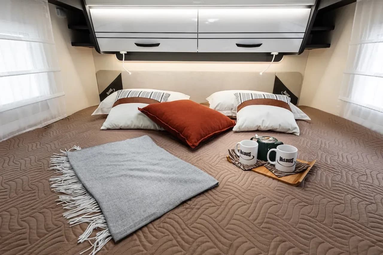 Island, Europa, Camper Iceland, MH 4-5 HEL, Premium Wohnmobil für 4-5 Personen, Doppelbett