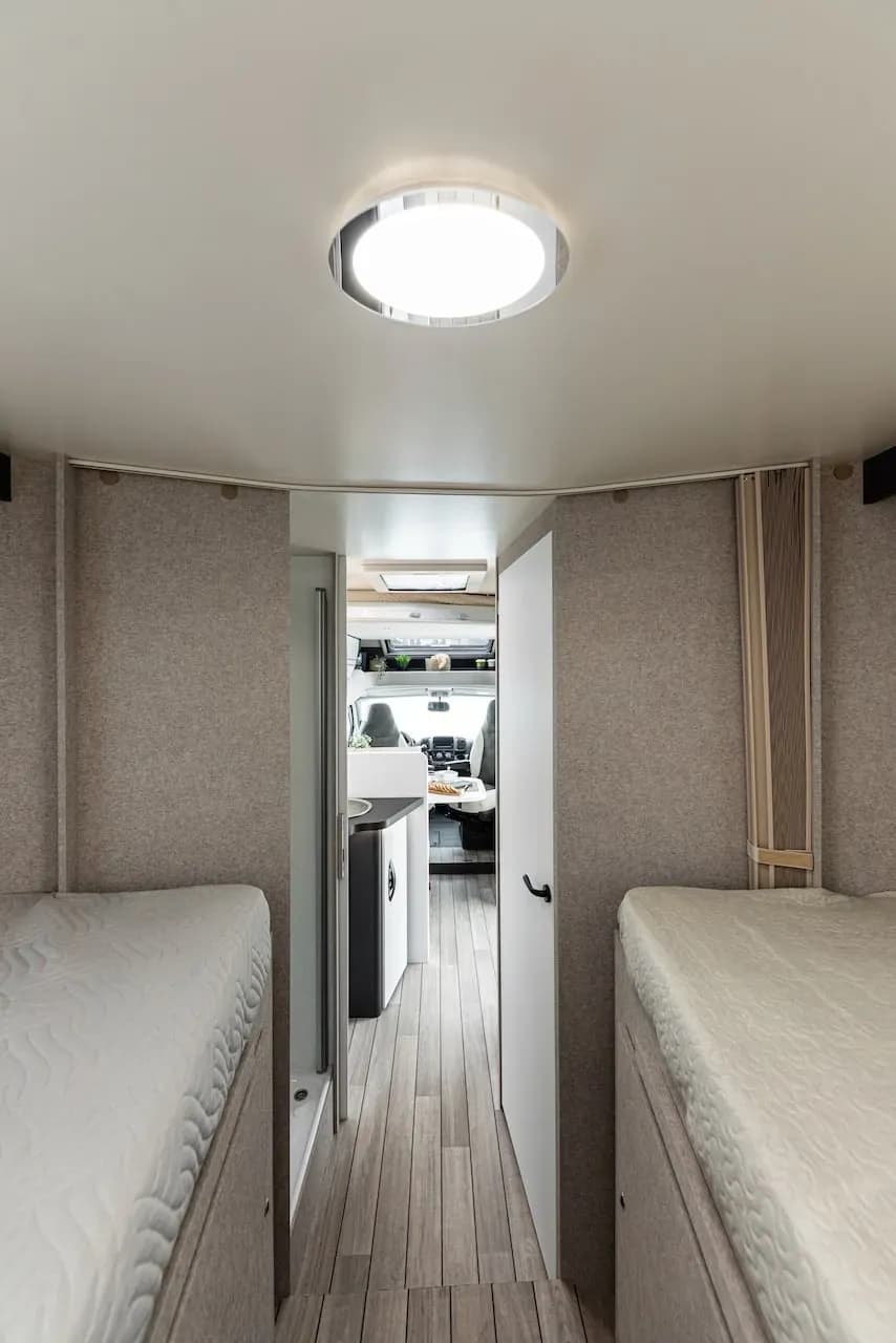 Island, Europa, Camper Iceland, MH 4-5 HEL, Premium Wohnmobil für 4-5 Personen, Flur