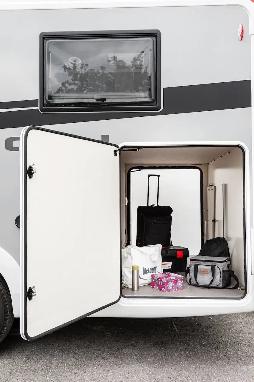 Island, Europa, Camper Iceland, MH 4-5 HEL, Premium Wohnmobil für 4-5 Personen, externes Staufach