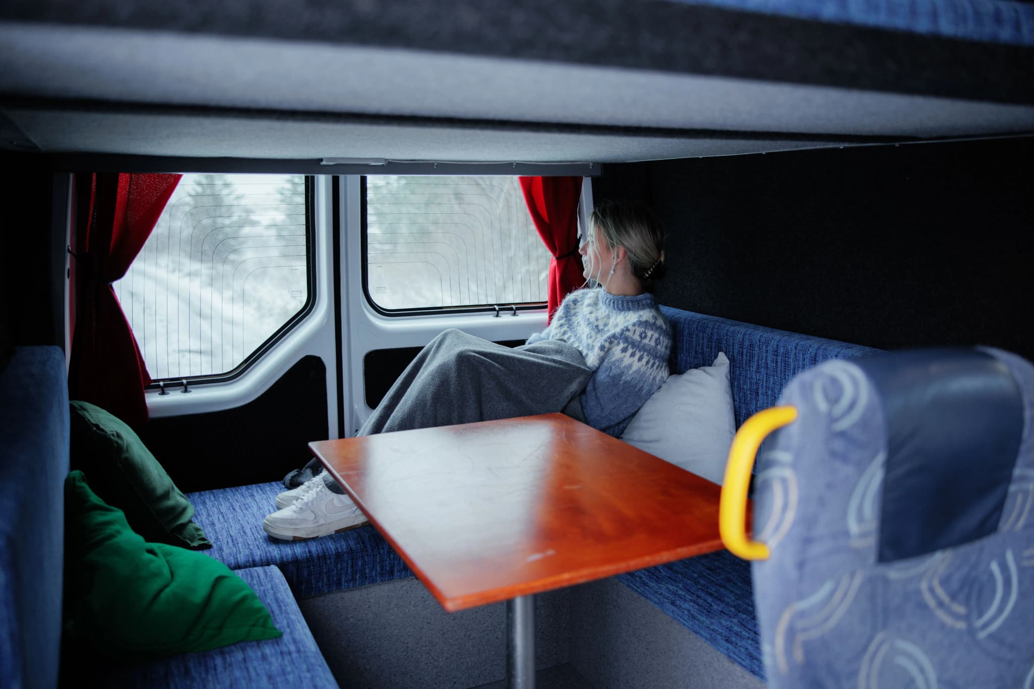 Go Big 5 Personen Camper Island Tisch