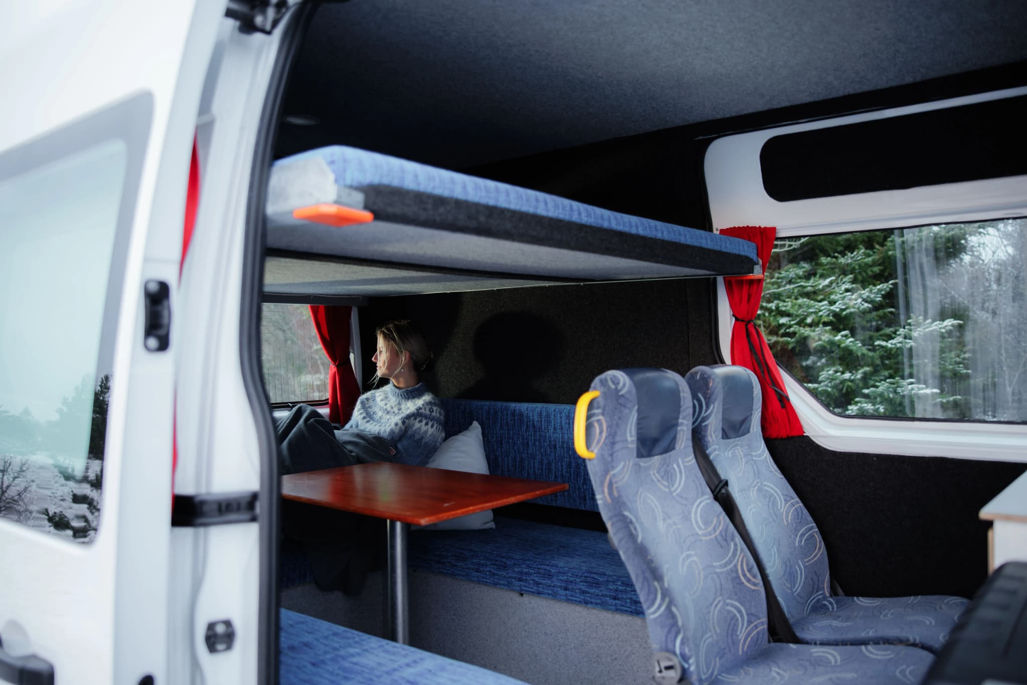 Go Big Automatic 5 Personen Camper Island Innenraum