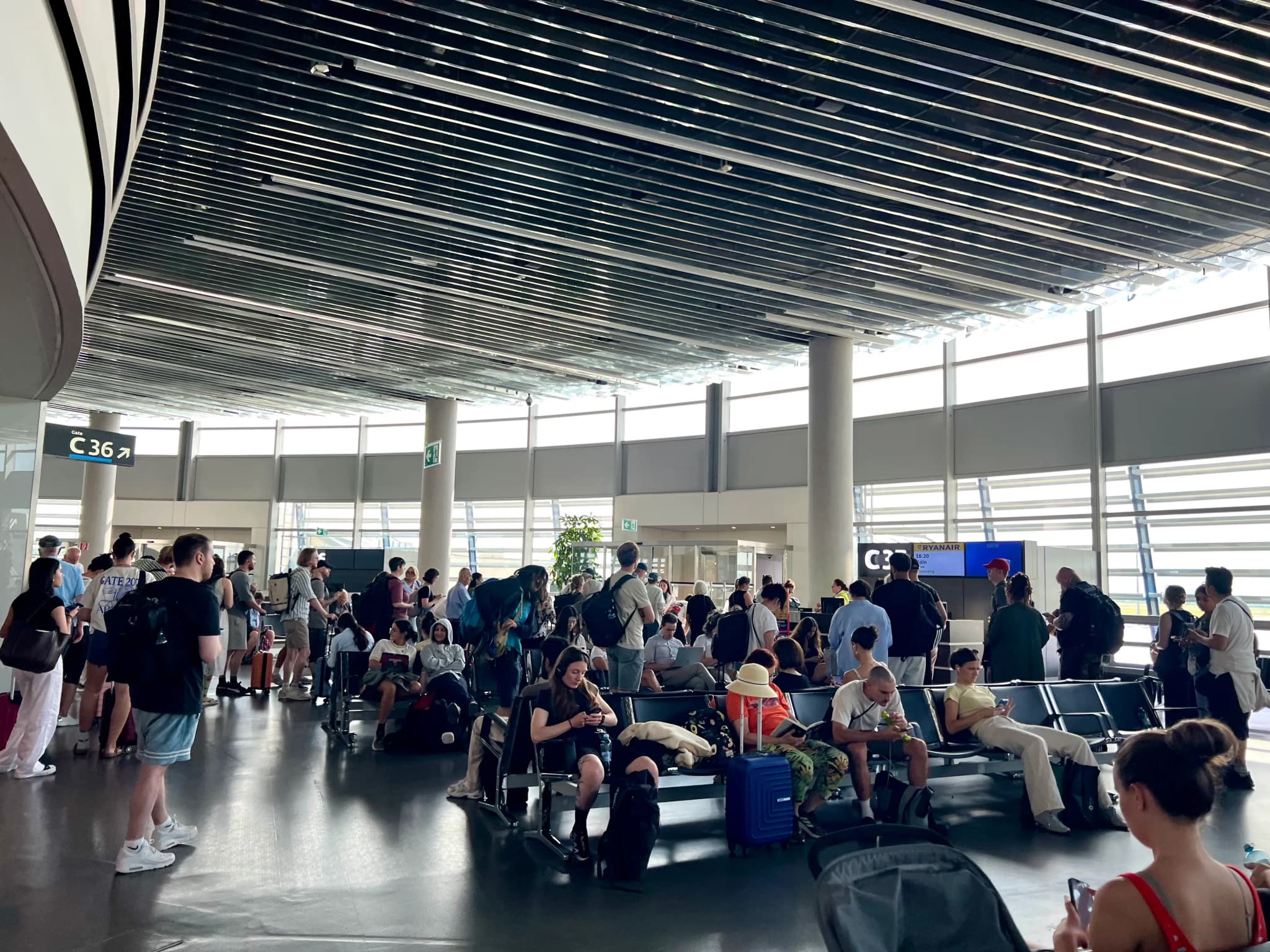 10 hilfreiche Tipps zum Fliegen mit (Klein)Kindern