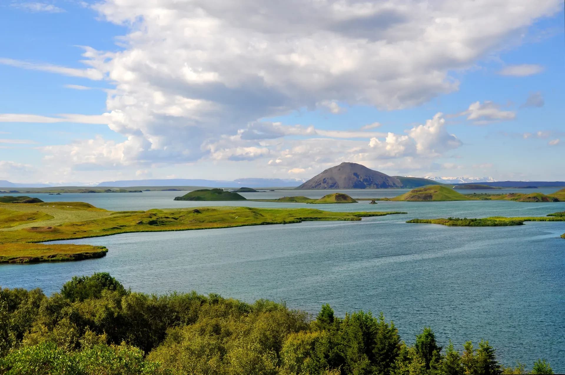 Der Mývatn See mit vielen unterschiedlichen Attraktionen rundherum 