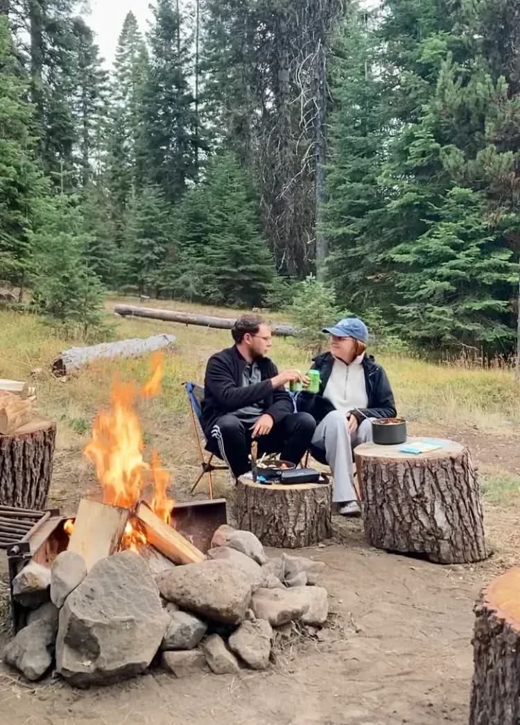 Das beste am campen für mich ist das Lagerfeuer.