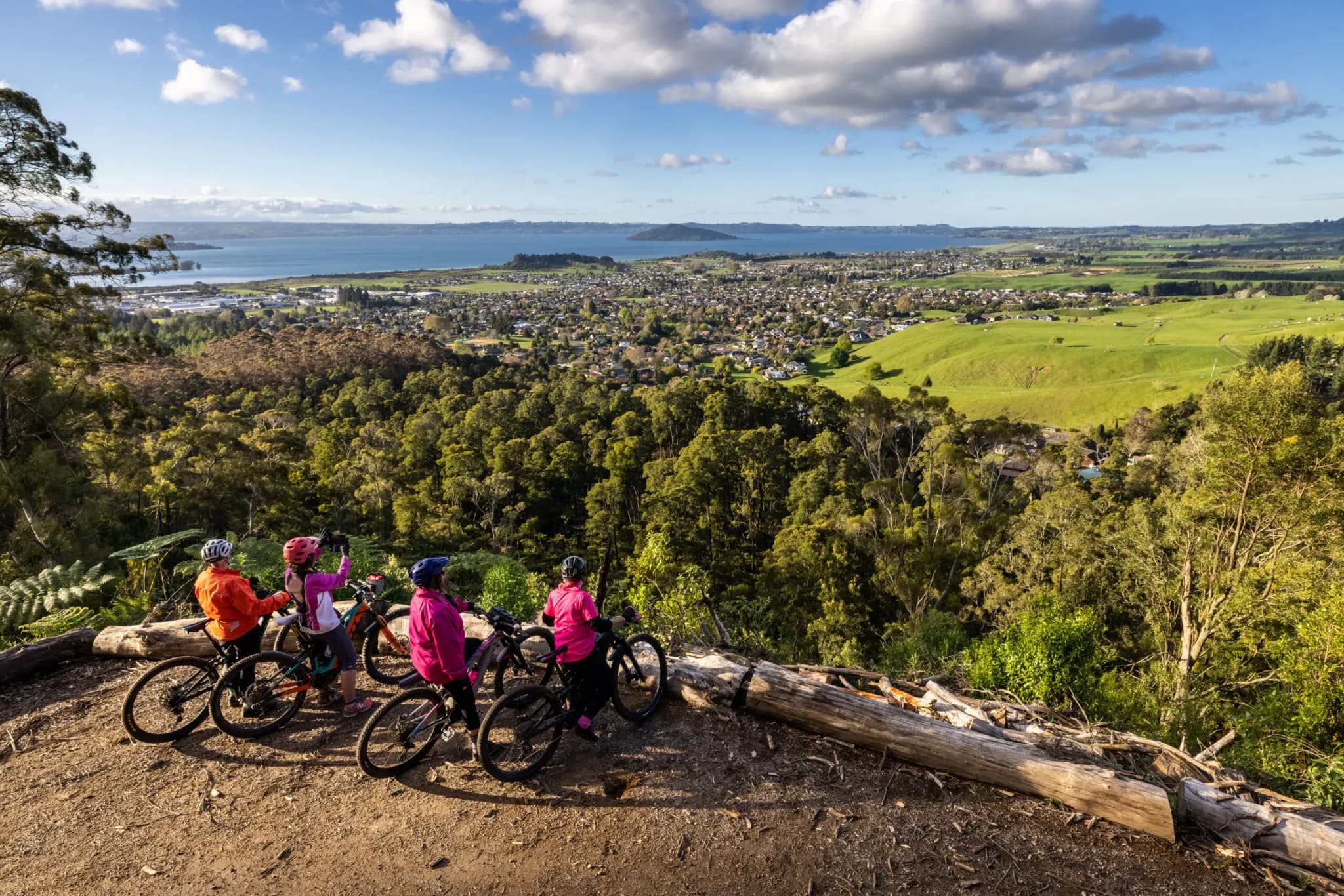 Mountainbiking im Whakarewarewa-Forest (Red woods)