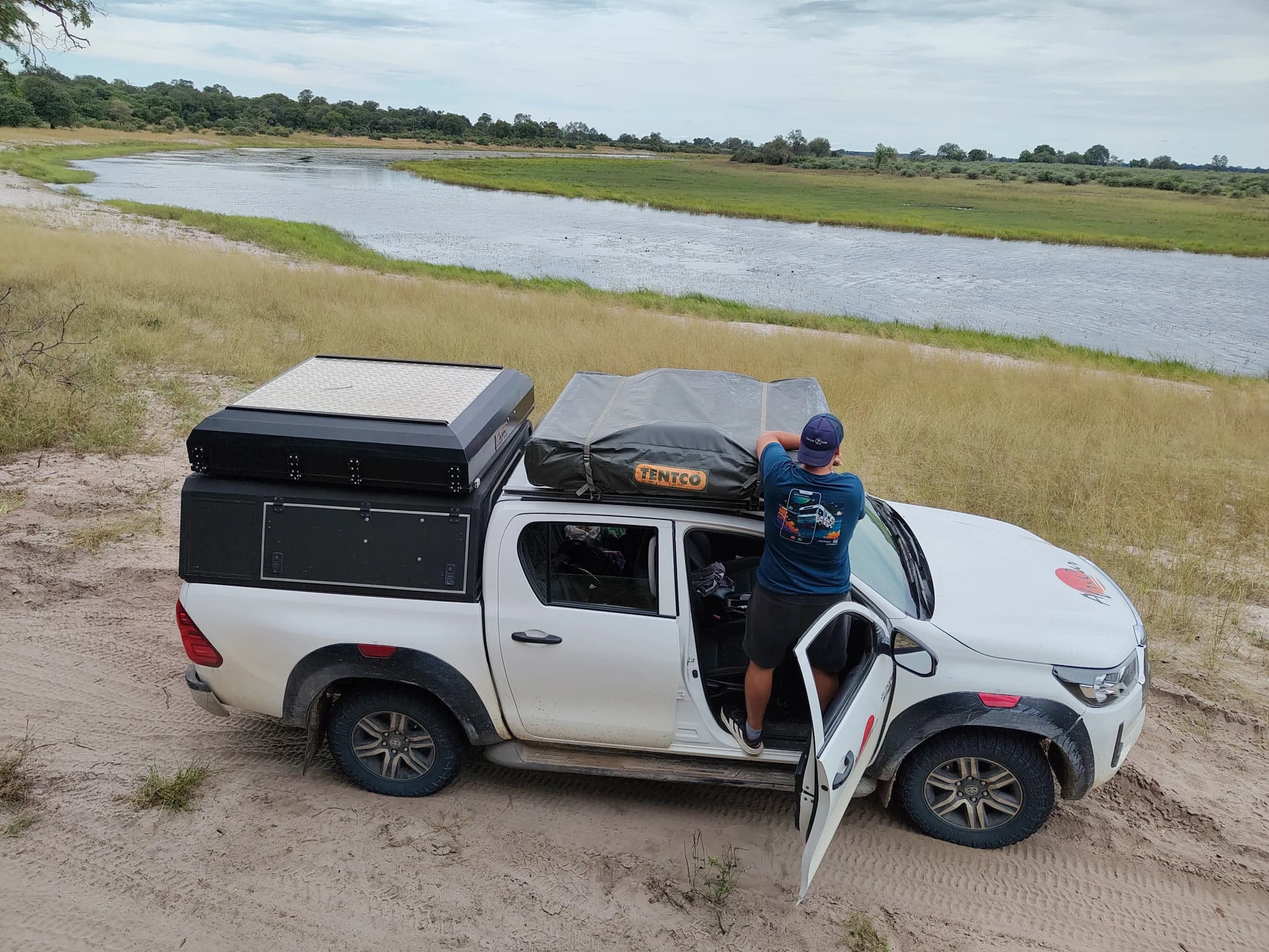 camperoase-mitarbeiter-in-der-sambezi-region