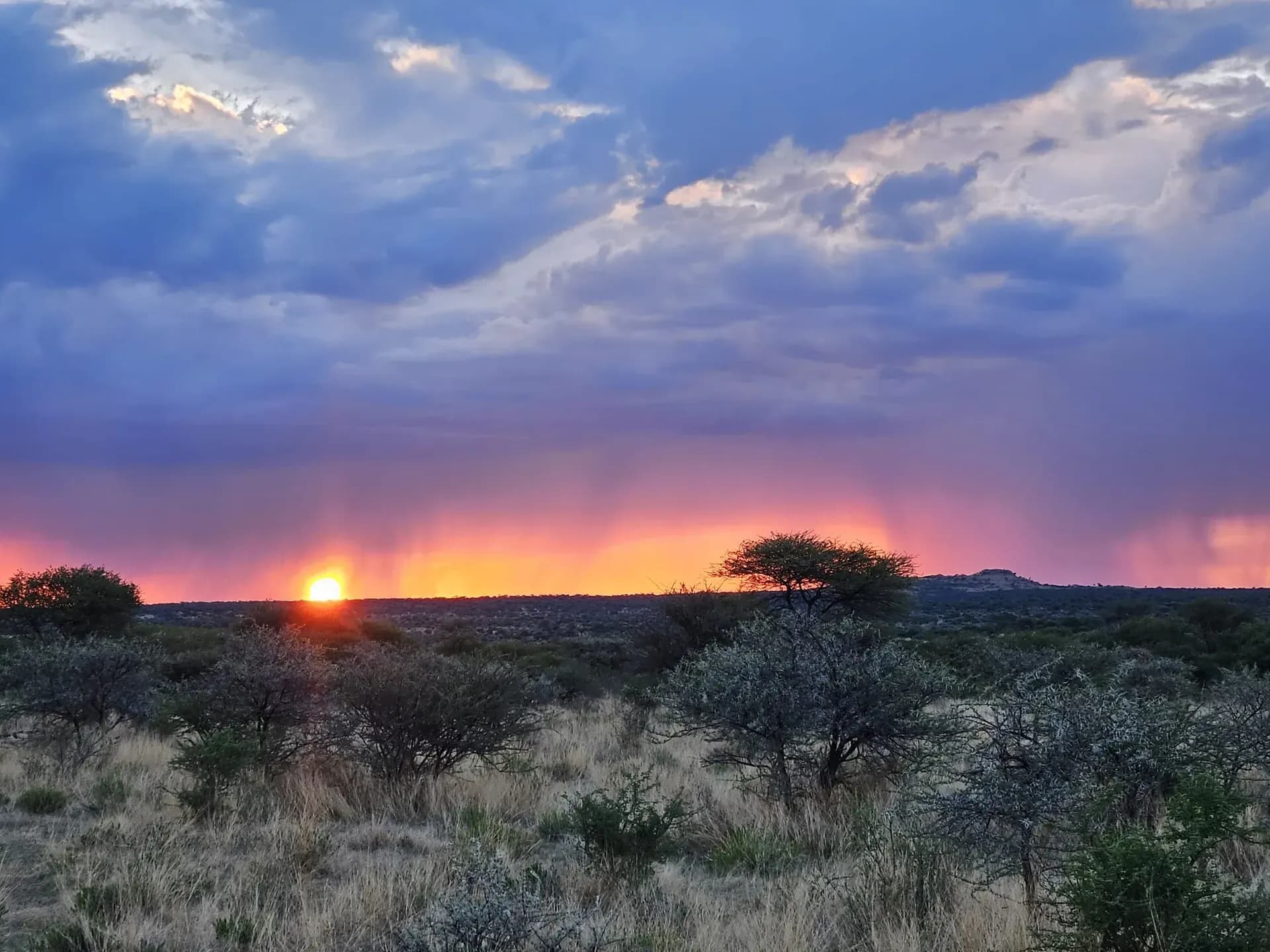 Sonnenuntergang am Mount Etjo in Namibia