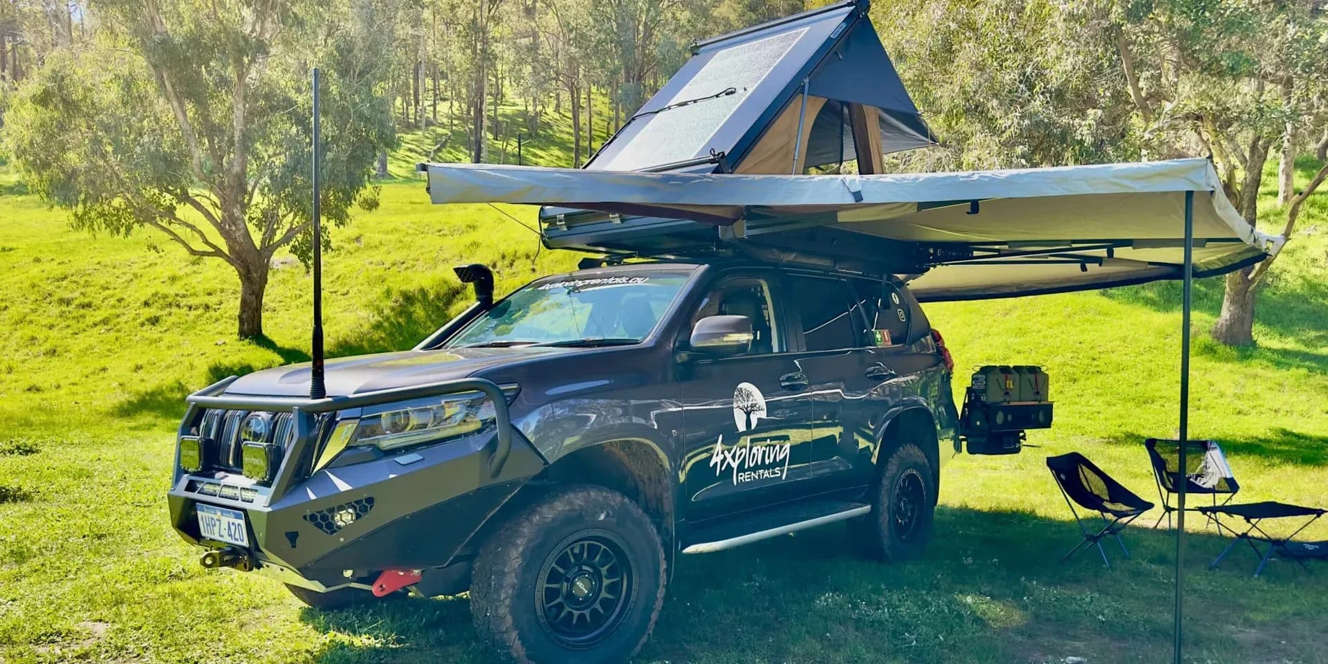 Standard Wanderer Prado 2-Person auf einer Wieso geparkt