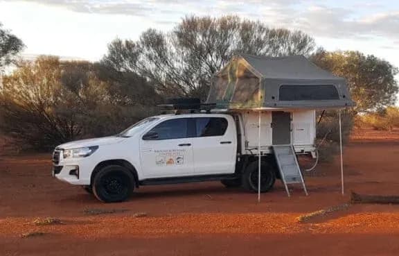 Dual Cab, Trayon, Broome and Beyond Dual Cab. Fahren auf Sand.