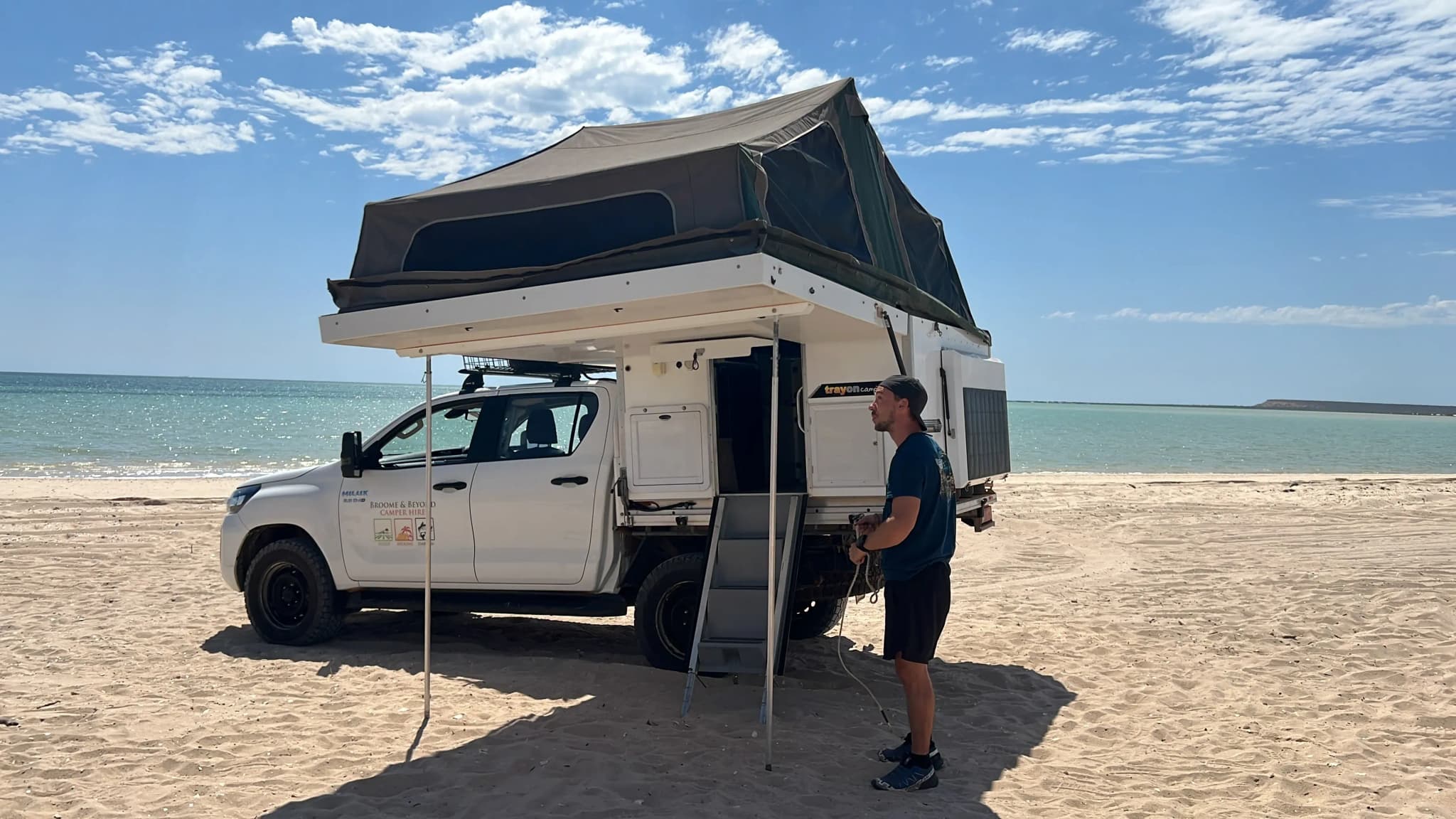 Broome and Beyond Trayon Allrdcamper am Strand in Westaustralien
