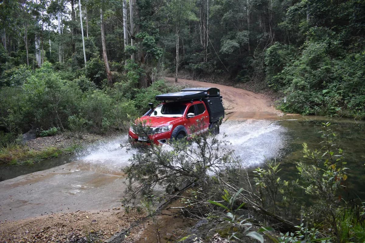 Grip 4 WD offroad mit bis zu 4 Personen und 2 Dachzelten mit Campervan Village durch Australien