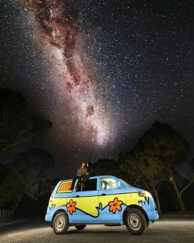 Mystery Machine 2 Seater Australien Camper unter Sternen Himmel