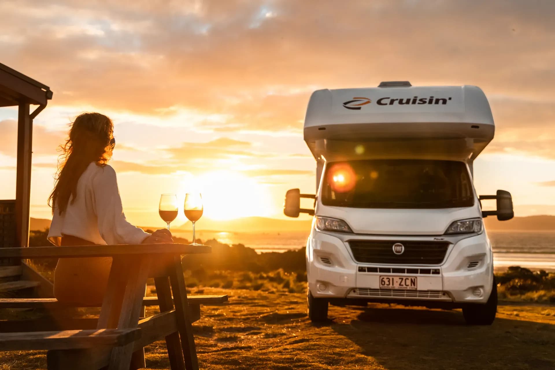 Cruisin Motorhomes, 4-Bett-Deluxe Wohnmobil, Außenansicht, Sonnenuntergang, Wohnmobile günstig mieten in Australien
