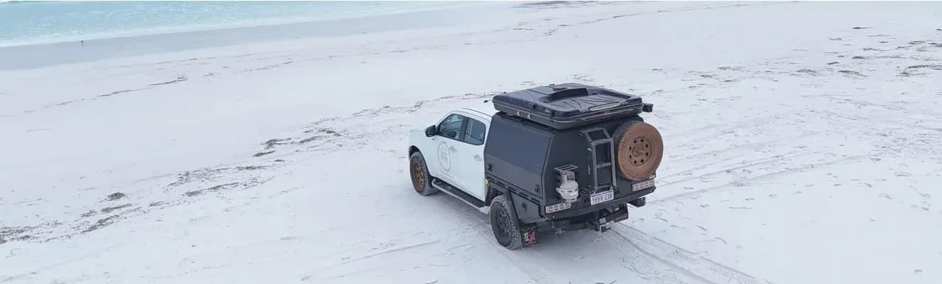 D-MAX Duo von Defender Adventure für 2 Personen am Strand in Australien
