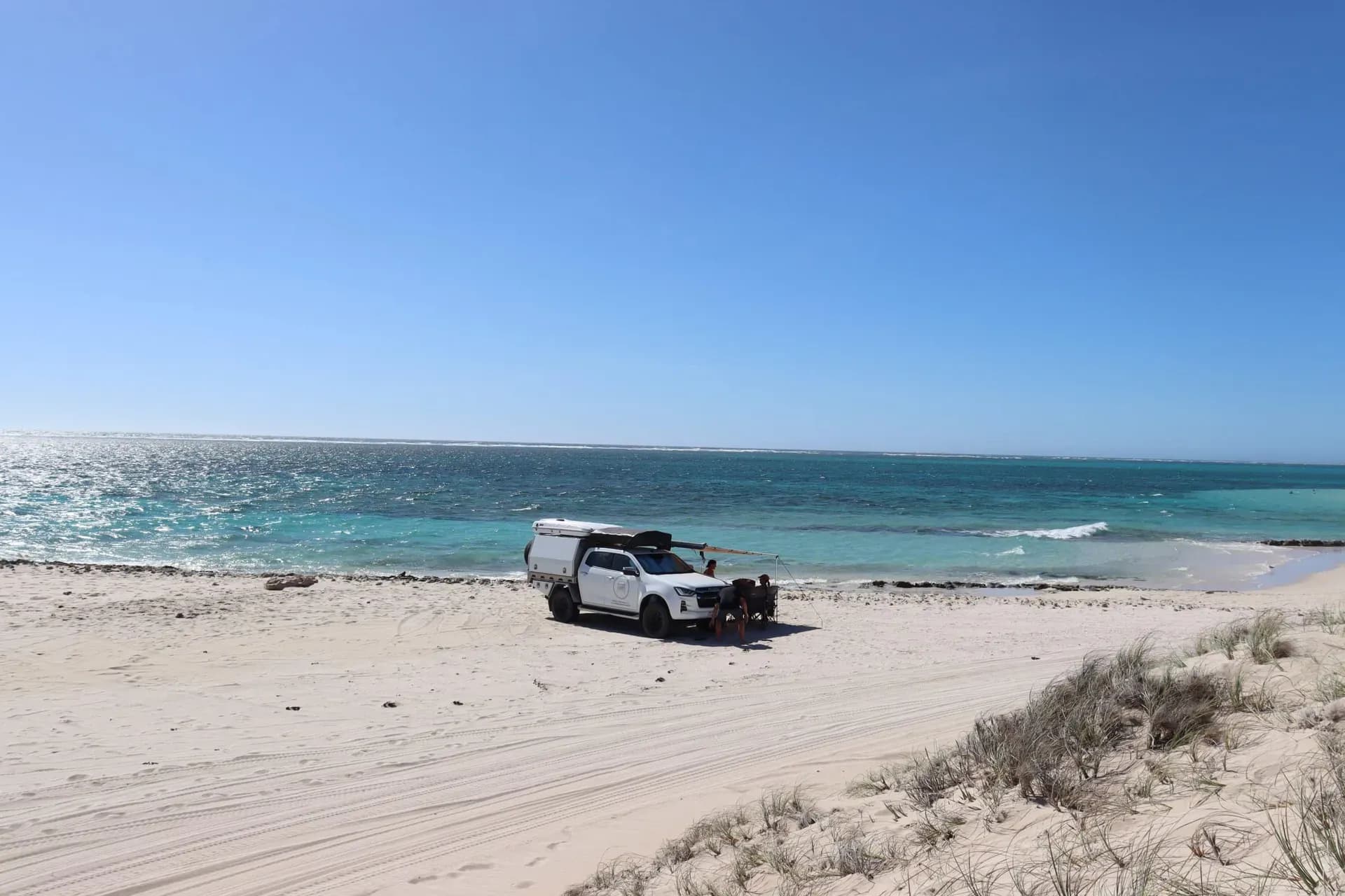 Der D-MAX Family+ von Defender Adventure an der Küste in Australien