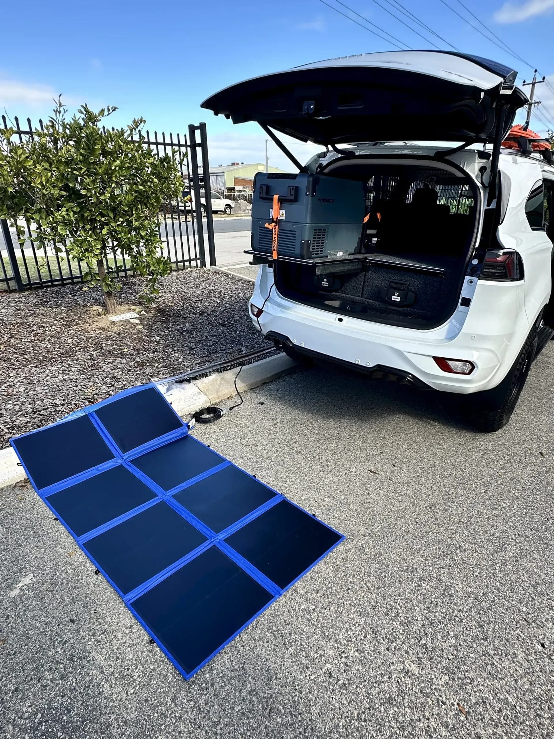 Australien, Defender Adventures, MU-X Explorer, Ansicht außen hinten solar