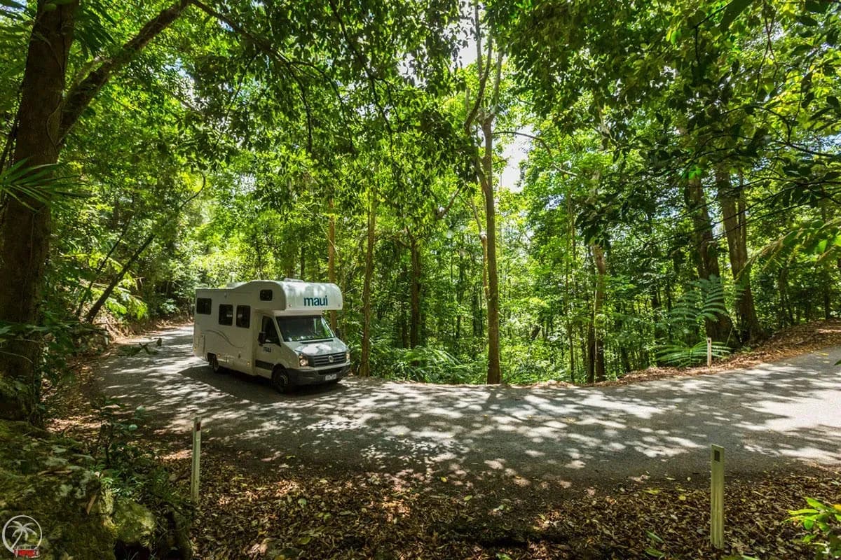 Das Premium Wohnmobil Beach von Maui Motorhomes am Strand in Australien