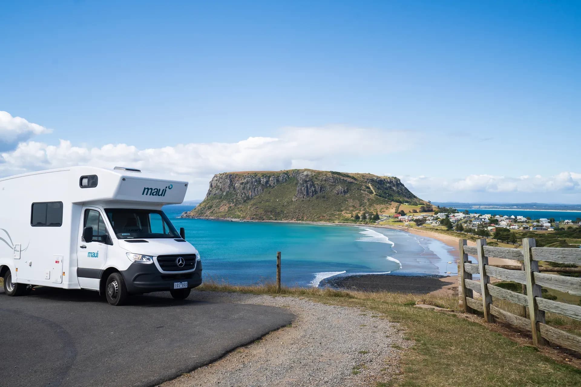 Sunset von Maui Motorhomes an einem Aussichtspunkt am Meer geparkt in Australien