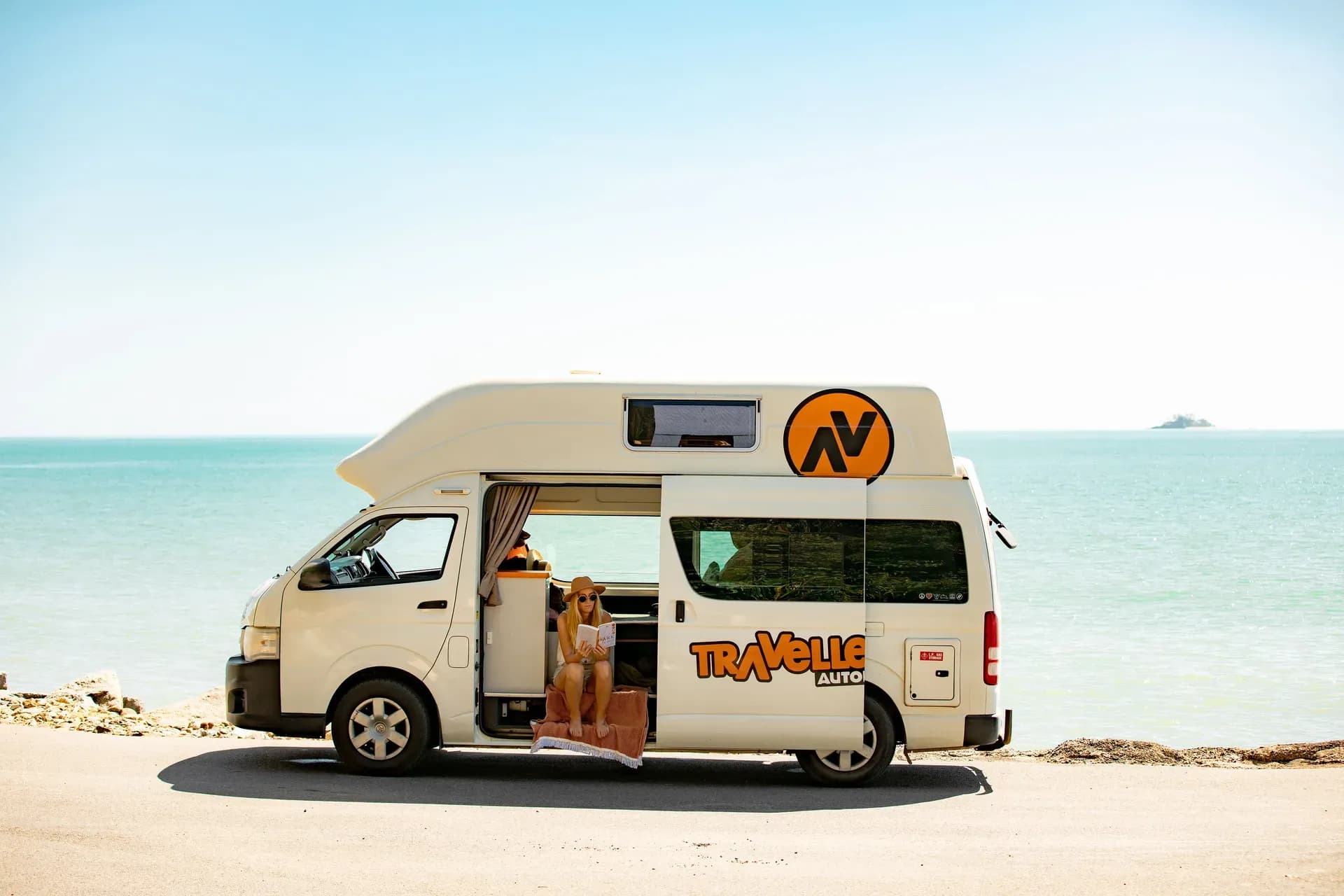 Hi 5 Campervan Hitop für 5 Personen von Travellers Autobarn mieten in Australien