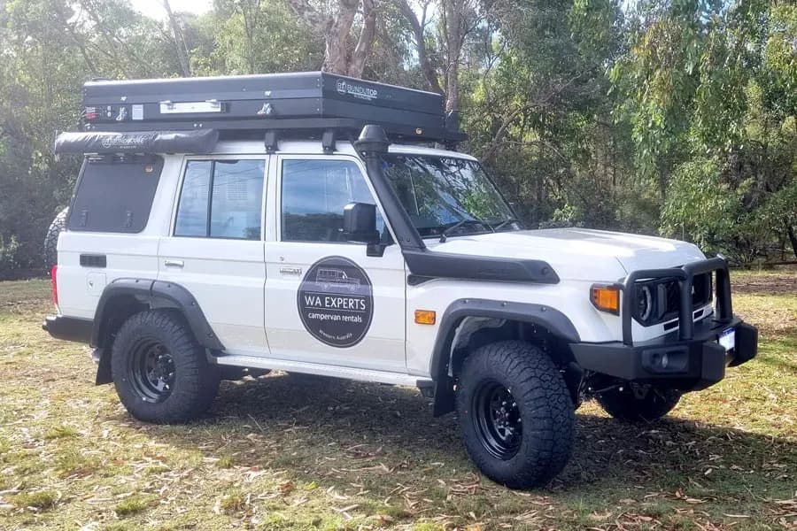 Australien, WA Experts, 76 Series Toyota Landcruiser Turbo Diesel Auto, 4x4 Camper, Außenansicht 1