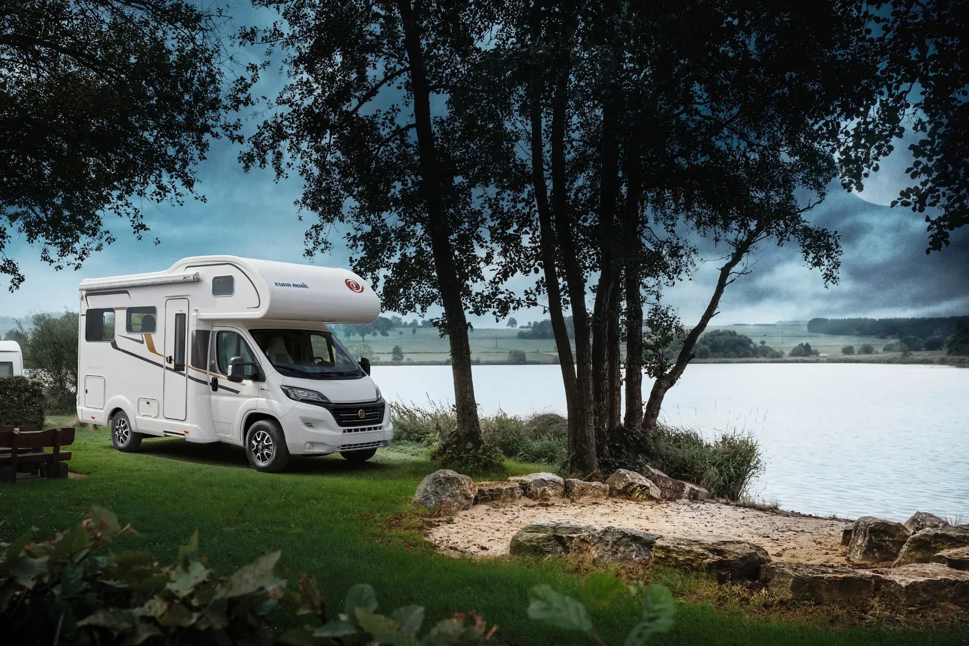 Deutschland, DRM, F2 Family Cruiser, Außenansicht seitlich, Landschaft