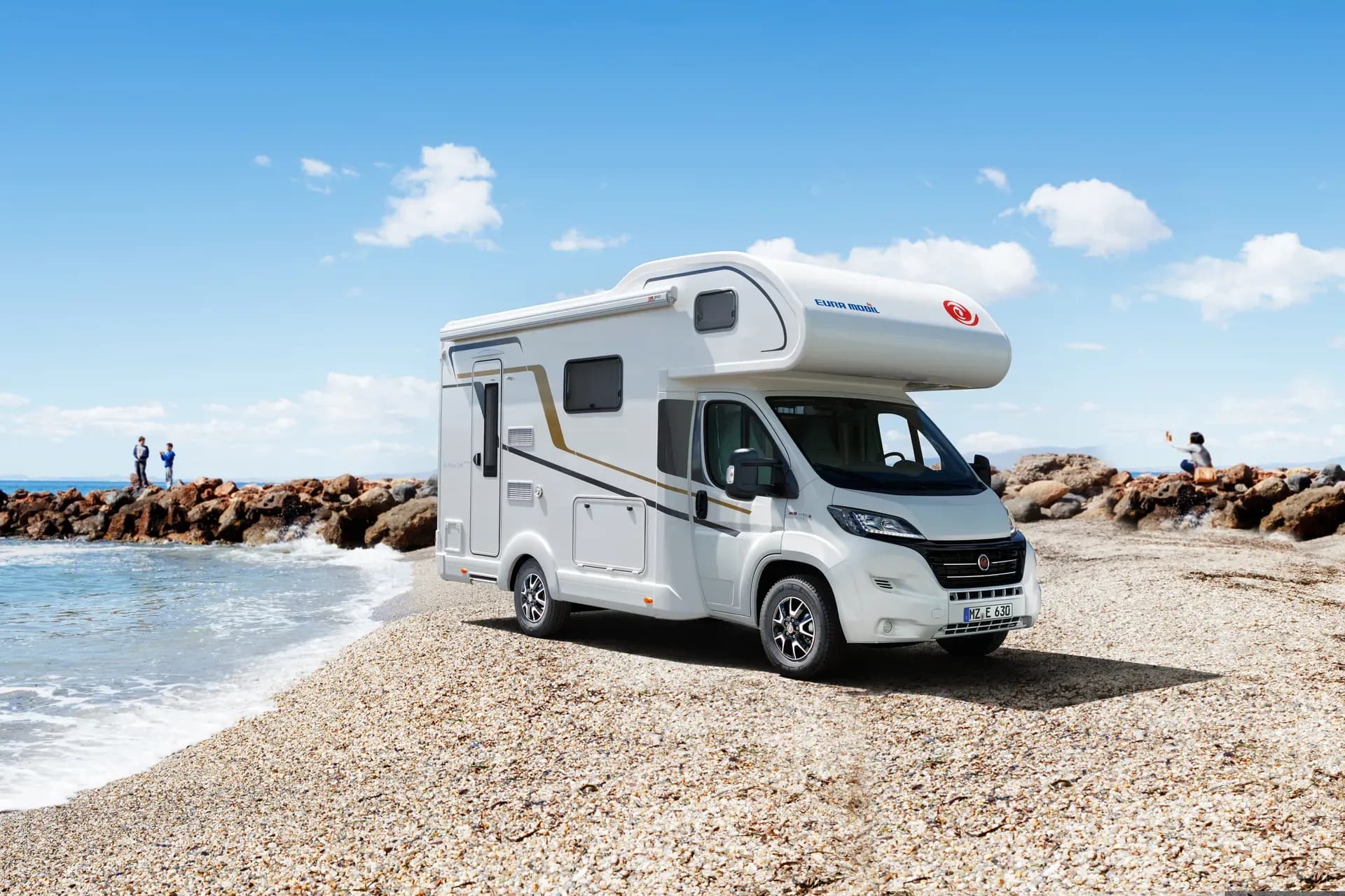 Den F4 Family Star von DRM für 4 Personen in Deutschland günstig mieten über CamperOase.