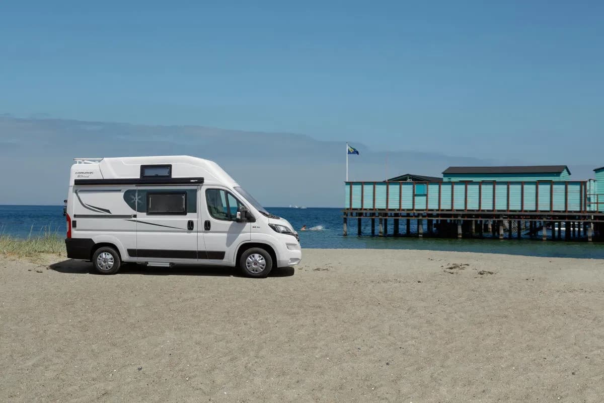 Miete den V1 Compact Comfort premium Camper mit Hubbet von DRM für 2 Personen in Deutschland