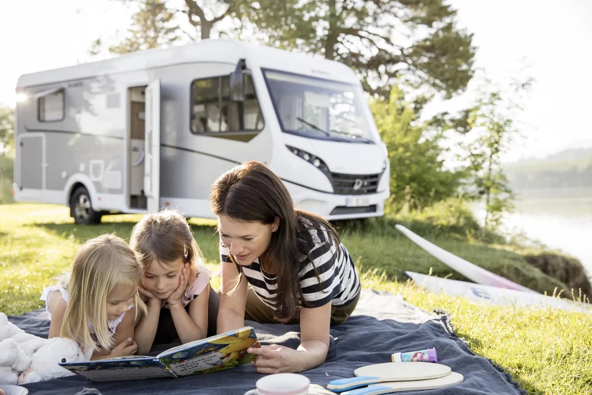 McRent, Compact Luxury, Premium Wohnmobil für Familien, Europa, Deutschland, Außenansicht chill, Wohnmobile günstig mieten
