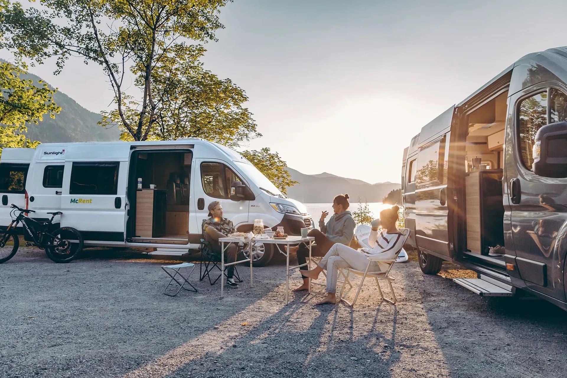 Urban Luxury mit Campern vor Szenarie