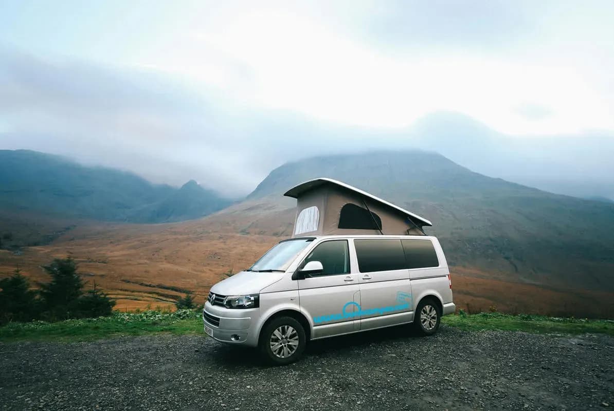 Nomad 2 Bett Camper günstig mieten, Dachzelt, Irland, Schottland, England