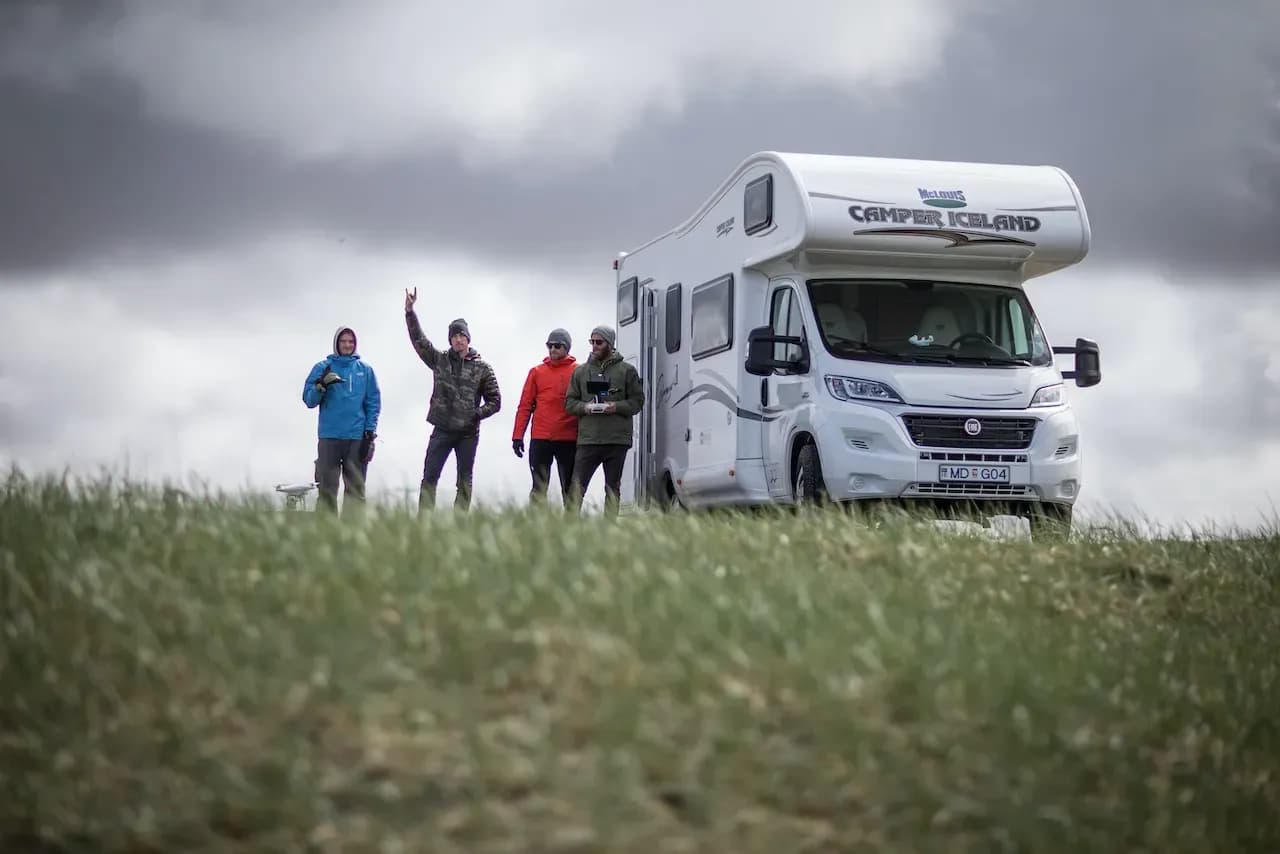 Den MH6 Frigg von Camper Iceland für 6 Personen in Island günstig mieten über CamperOase.