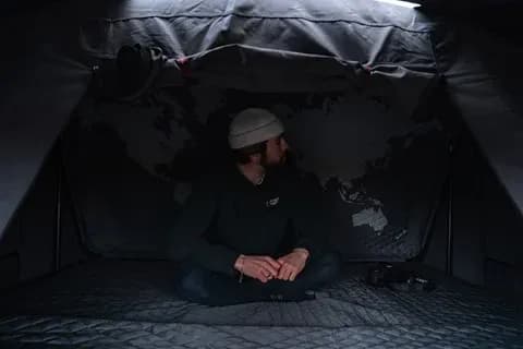 Der Go Campers 4x4 Wrangler Camper - Innenansicht Dachzelt
