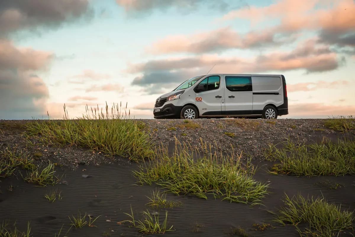 Miete den Go LITE Camper Sleepervan für Paare Freunde und kleine Familien in Island von Go Camper in Island