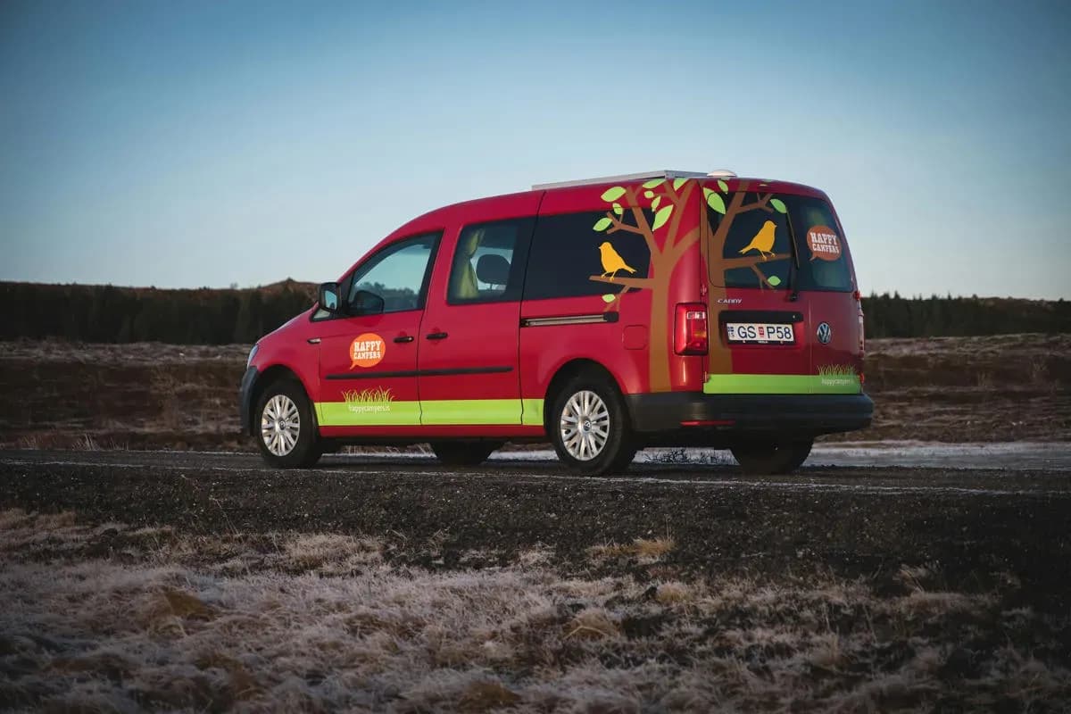 Miete den Happy 1 Auto Minicamper für 2 Personen mit automatikgetriebe von Happy Campers in Island