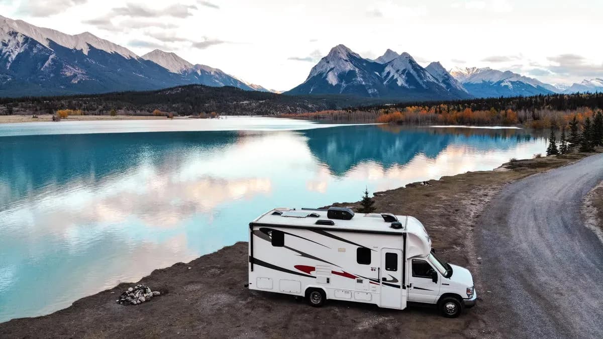 CanaDream, Super Van Camper, Außenansicht szenisch als Abschluss, Wohnmobilurlaub mit Kleinkindern, Wohnmobile günstig mieten in Kanada
