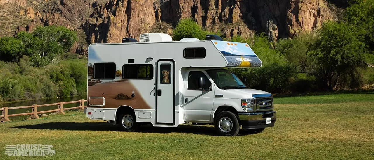 Den Compact Plus RV von Cruise Canada für 4 Personen in Kanada günstig mieten über CamperOase