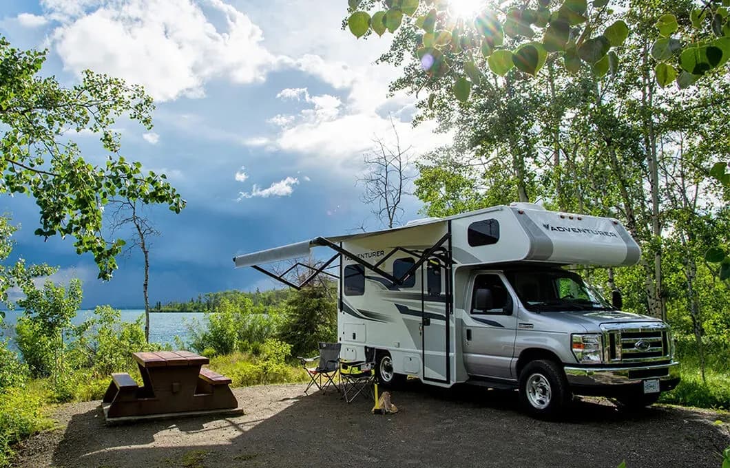 Kanada, Fraserway RV, Class C Motorhome Small, markise szene