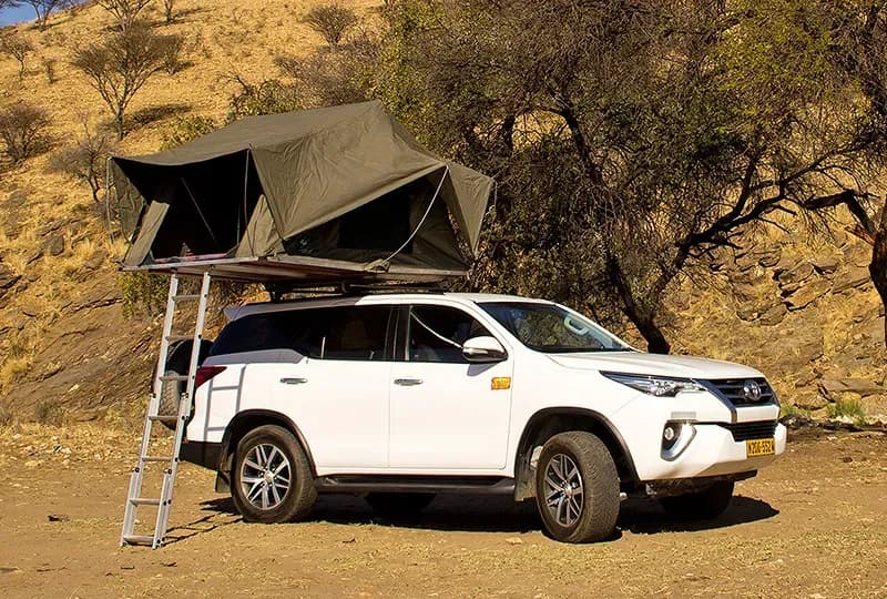 Namibia, Africa On Wheels, Toyota Fortuner, Außenansicht mit Dachzelt