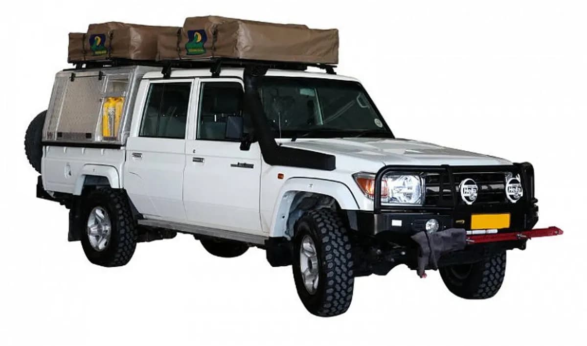 Budget Group VWW Toyota Landcruiser 4.2 DC M von Asco Car Hire für Namibia vor weißem Hintergrund