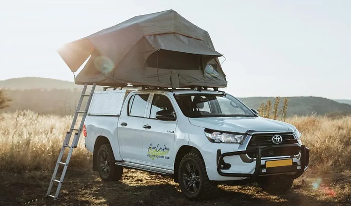 Namibia, Asco Car Hire, Premium S Toyota Hilux DC 2.4TD, Dachzelt offen
