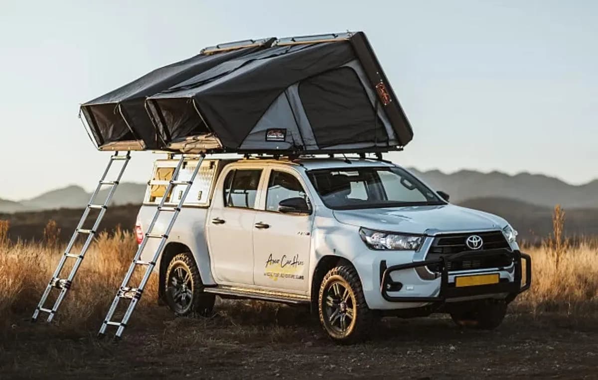 Namibia, Asco Car Hire, Toyota Hilux 2.4TD 4x4 Auto, Dachzelte leiter
