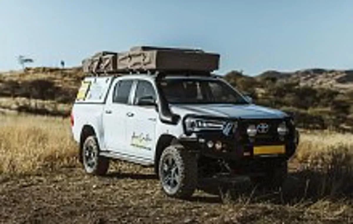 Namibia, Asco Car Hire, Premium Hilux Safari DC 2.8TD, seitliche Außenansicht