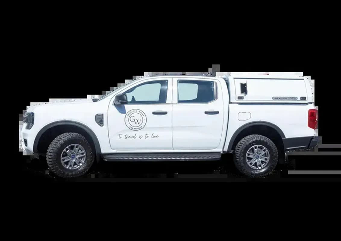 Der STANDARD Ford Ranger XLT/XL vor weißem Hintergrund
