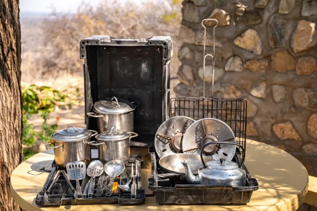 namibia, kalahari car-hire, classic hilux 2.4l, kochgeschirr